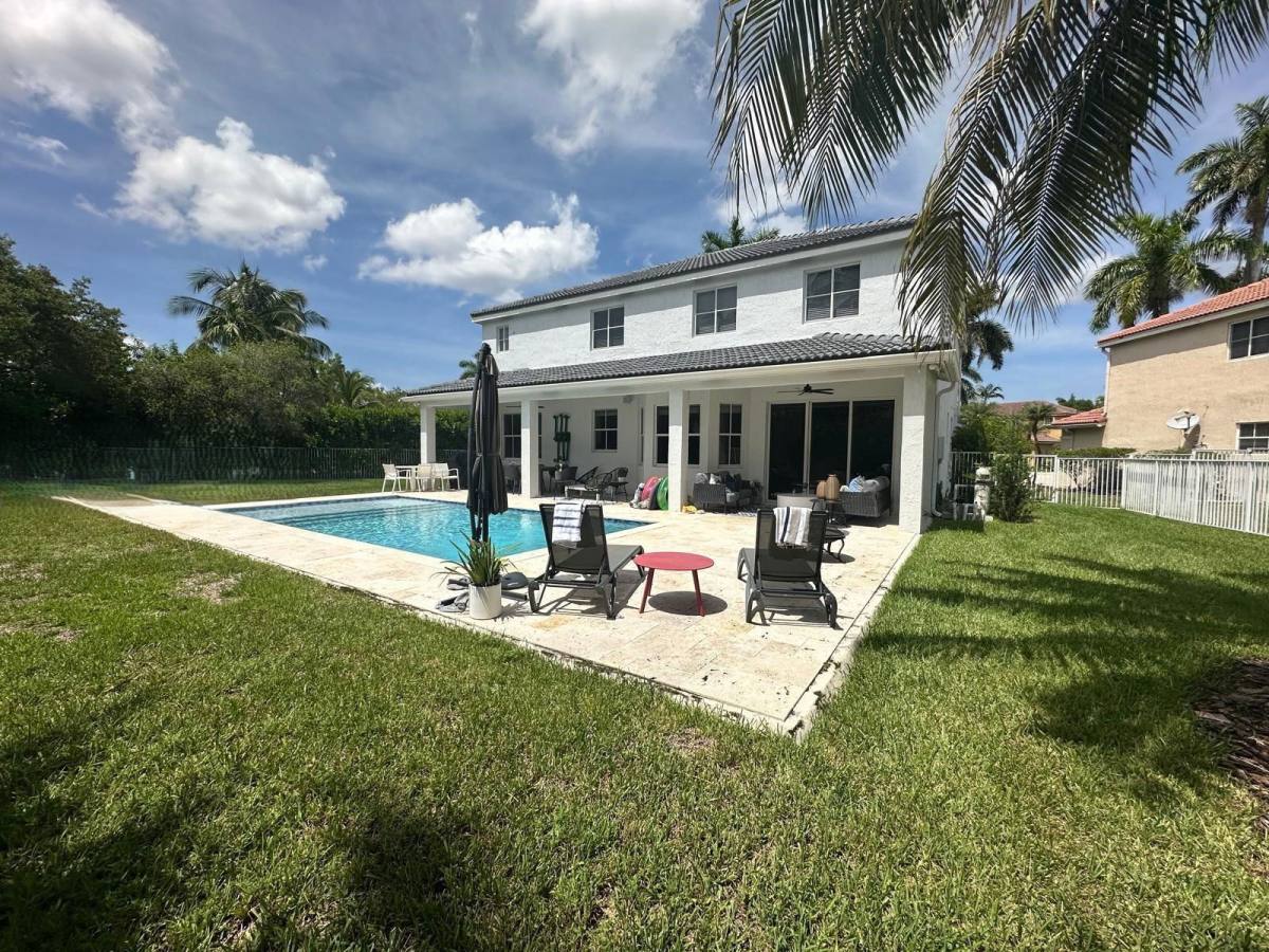 House for rent at 1063 Sunflower Circle, Fort Lauderdale, FL 33327
