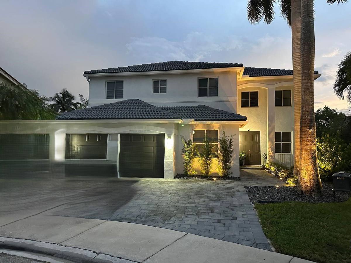House for rent at 1063 Sunflower Circle, Fort Lauderdale, FL 33327