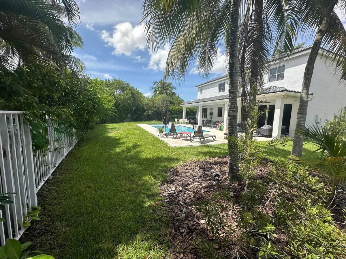 House for rent at 1063 Sunflower Circle, Fort Lauderdale, FL 33327