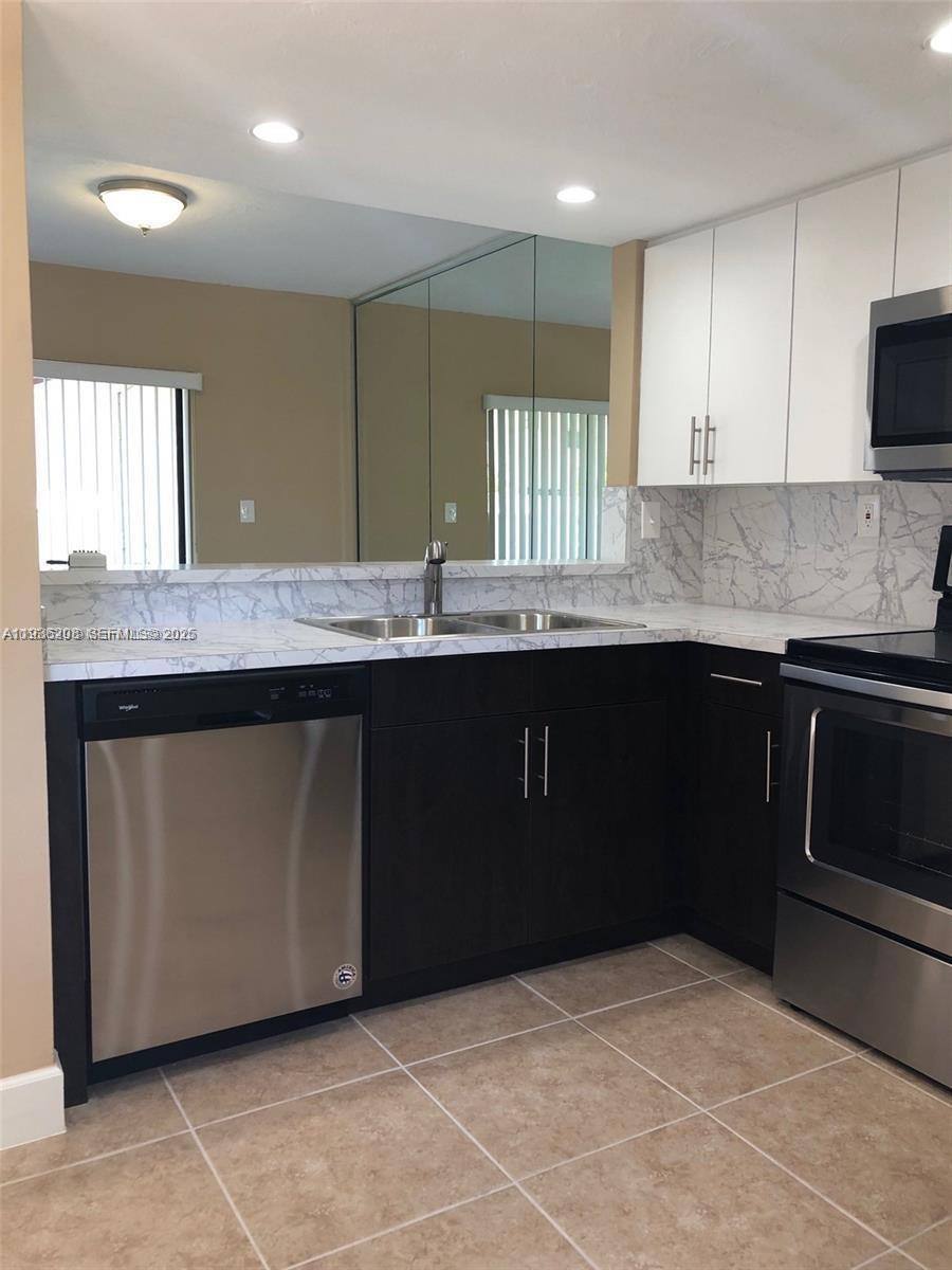 Townhouse for rent at 1400 San Remo Circle, Homestead, FL 33035