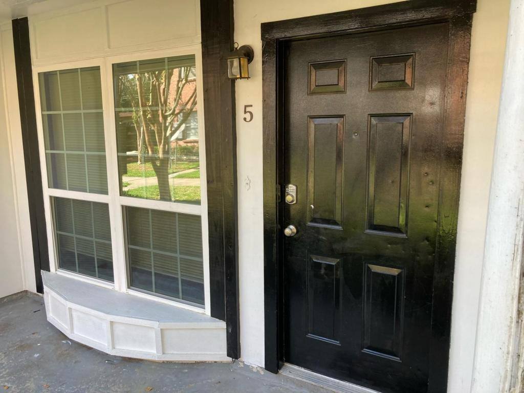 Apartment for rent at 404 S Hood St #5, Alvin, TX 77511