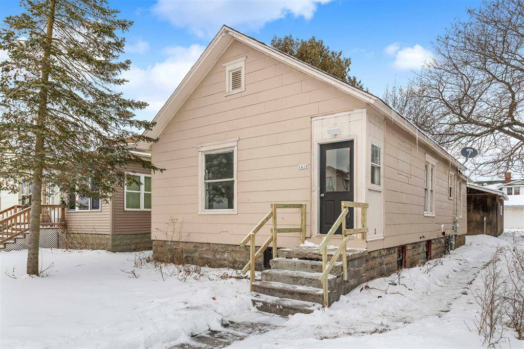 House for rent at 1610 15th Ave, Menominee, MI 49858