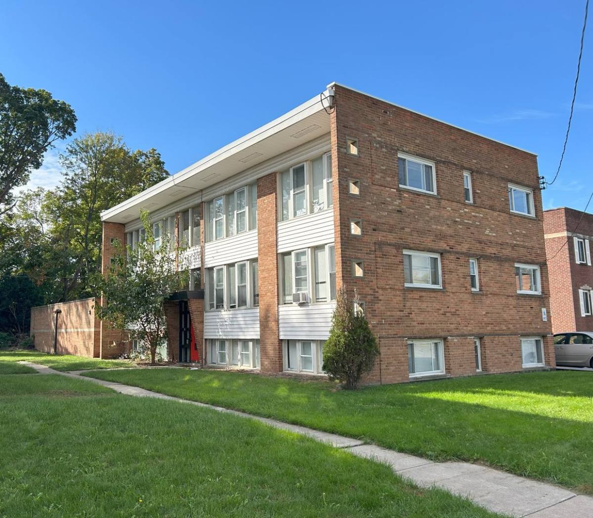 Apartment for rent at 18923 Hilliard Blvd, Rocky River, OH 44116