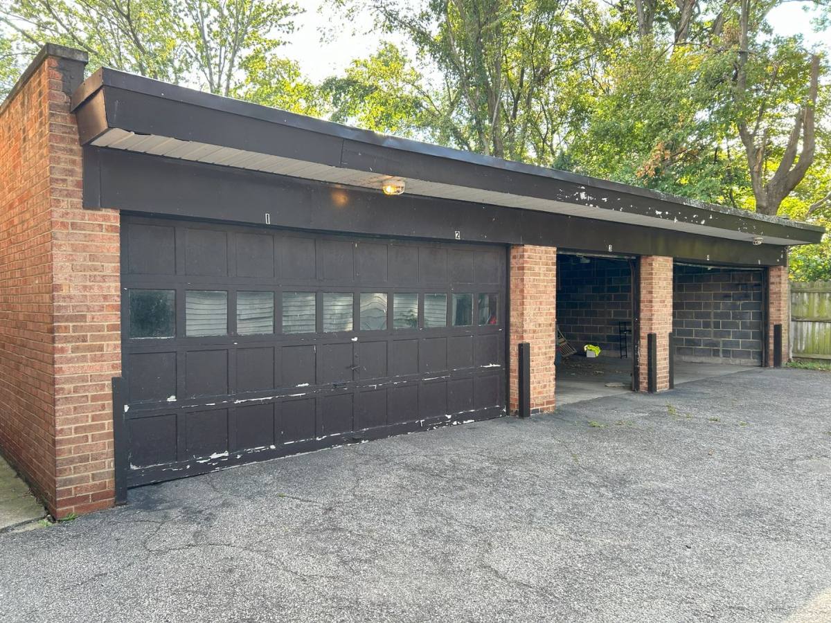 Apartment for rent at 18923 Hilliard Blvd, Rocky River, OH 44116