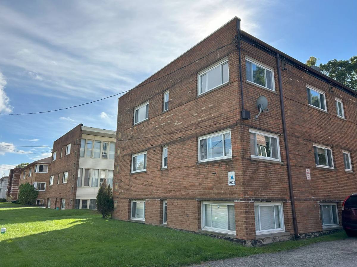 Apartment for rent at 18923 Hilliard Blvd, Rocky River, OH 44116