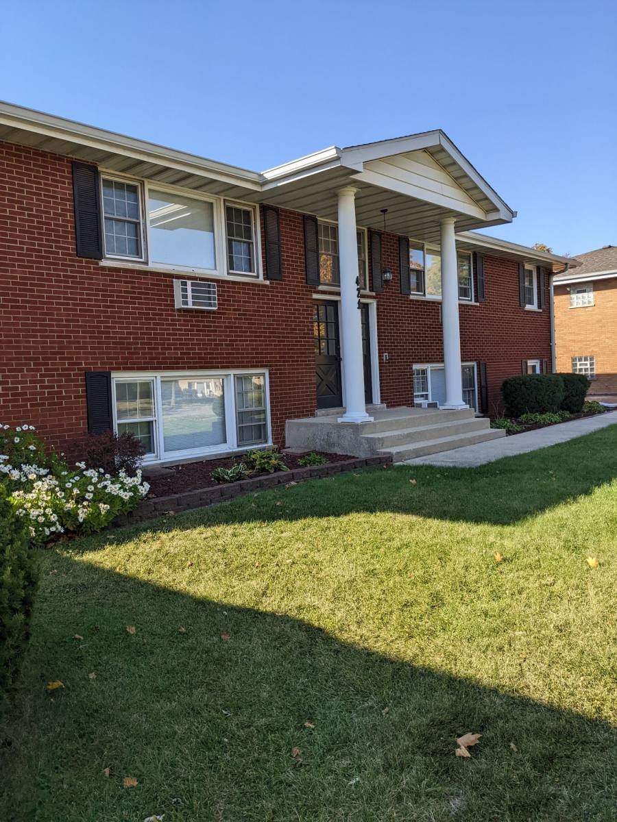 Apartment for rent at 421 Bethel Dr, Joliet, IL 60435
