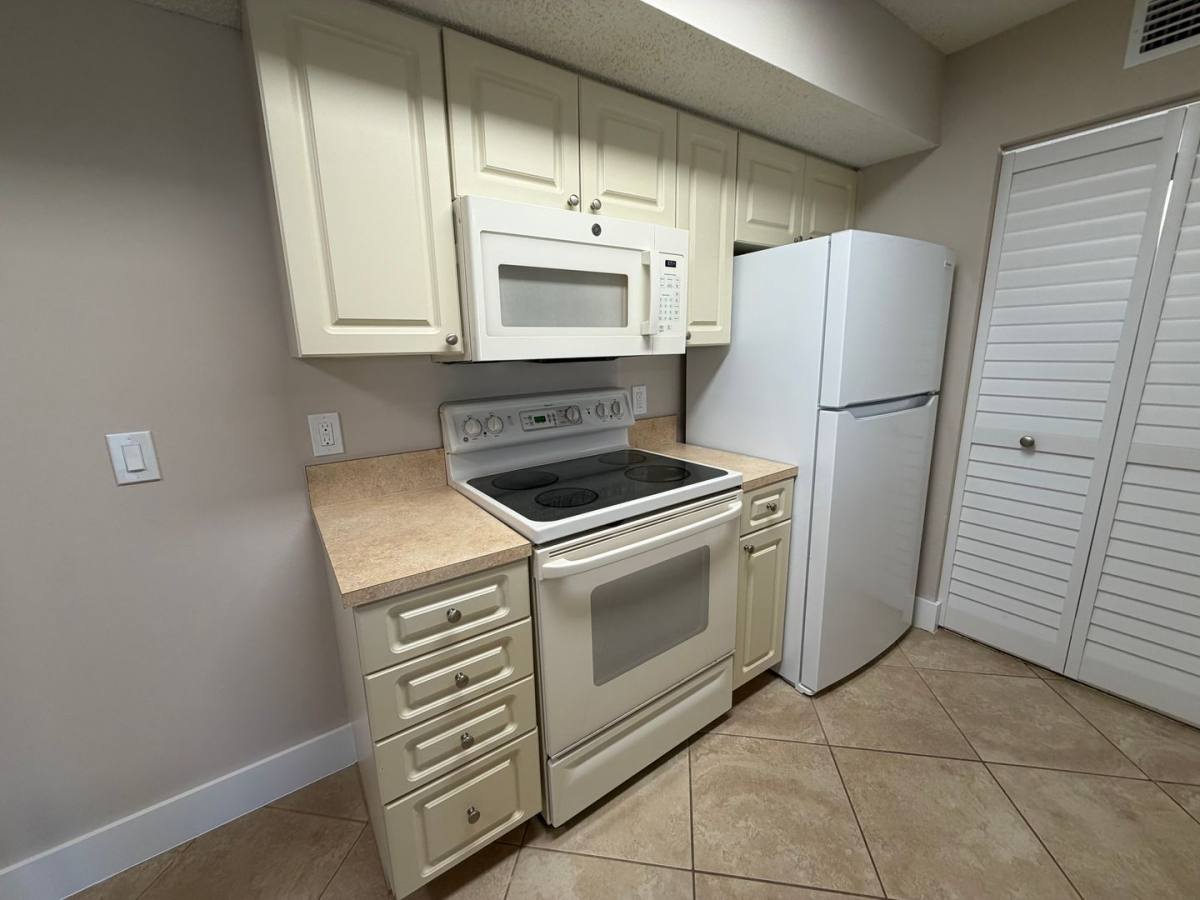 Apartment for rent at 2094 Arbour Walk Circle, Naples, FL 34109