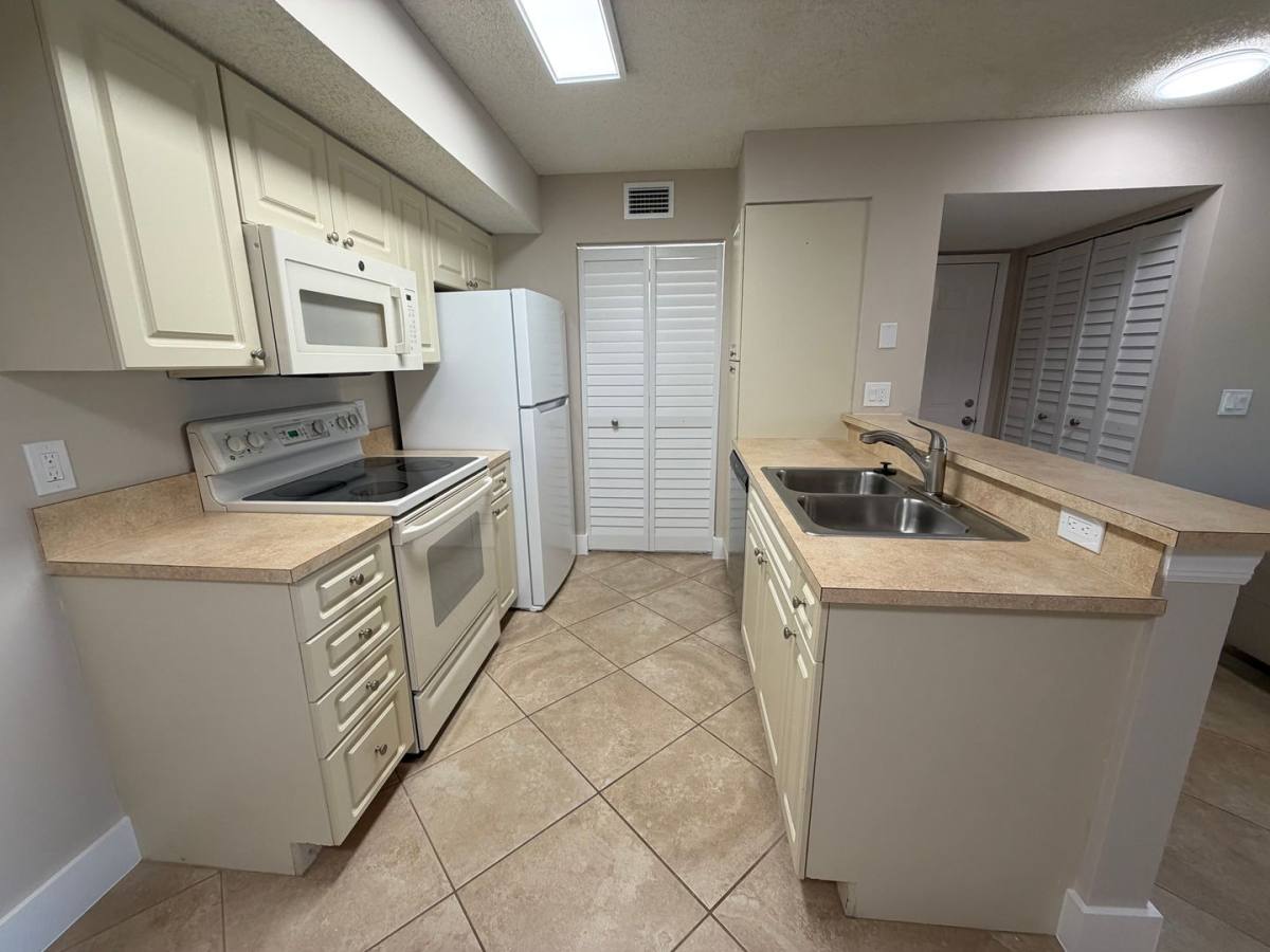 Apartment for rent at 2094 Arbour Walk Circle, Naples, FL 34109