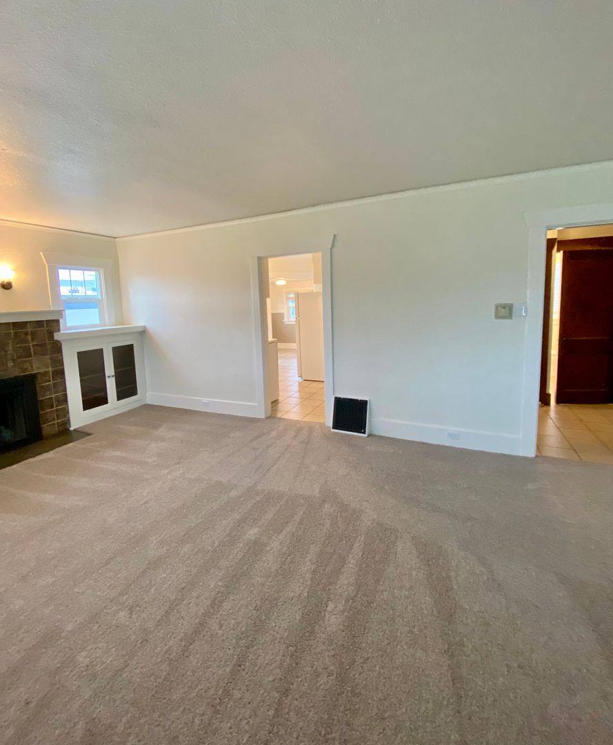 House for rent at 15721 Main St E, Sumner, WA 98390