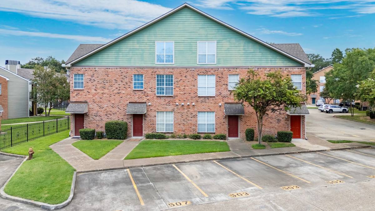 House for rent at 4464 Highland Rd, Baton Rouge, LA 70808