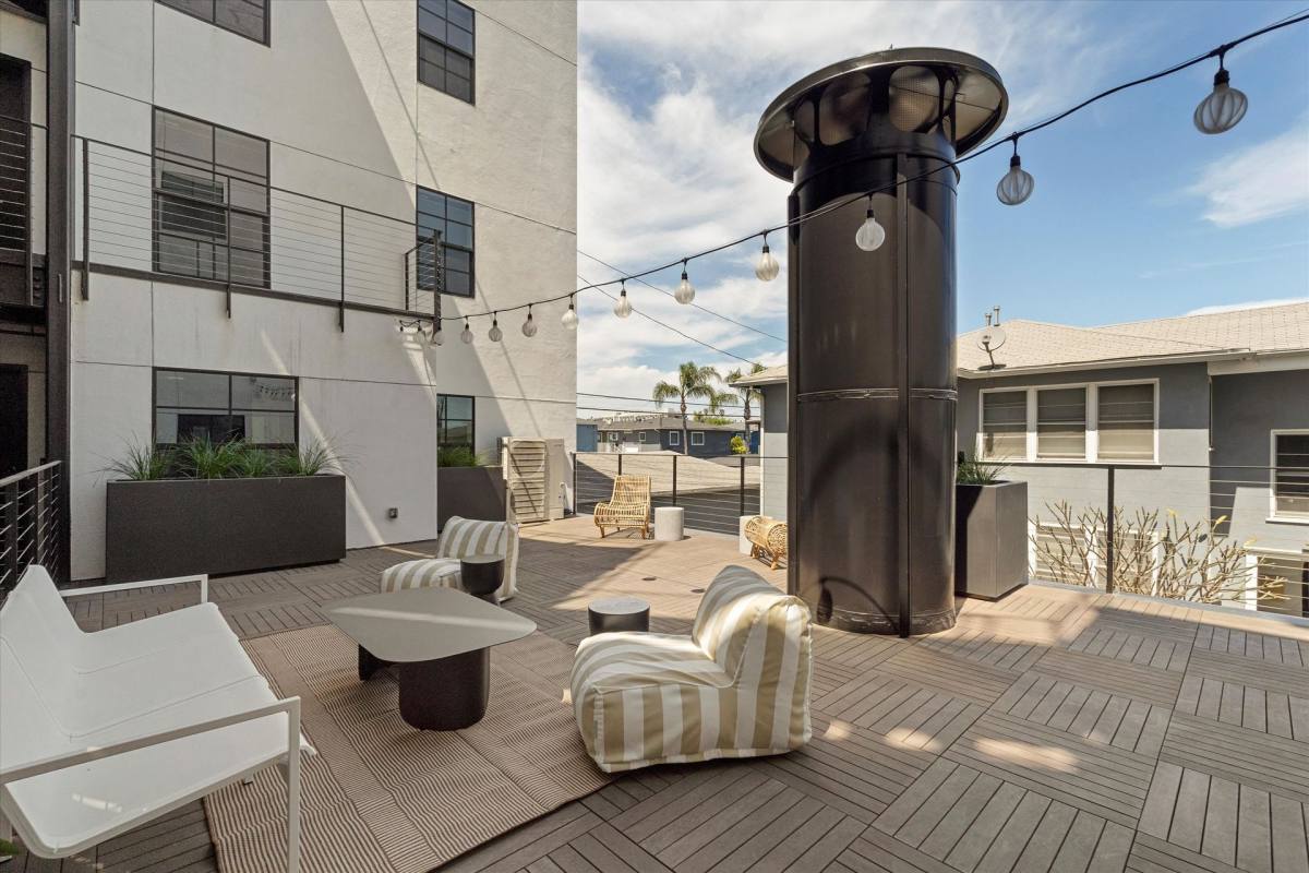 Apartment for rent at 8833 Reading Ave, Los Angeles, CA 90045