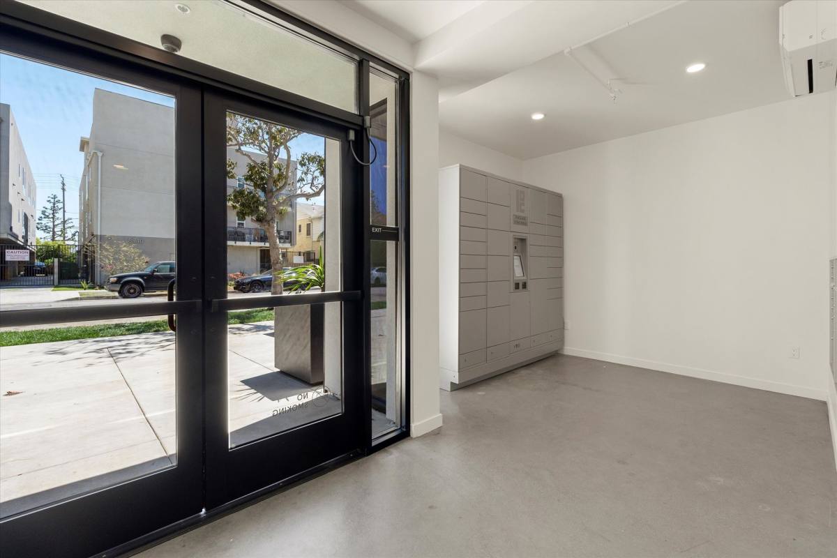 Apartment for rent at 8833 Reading Ave, Los Angeles, CA 90045