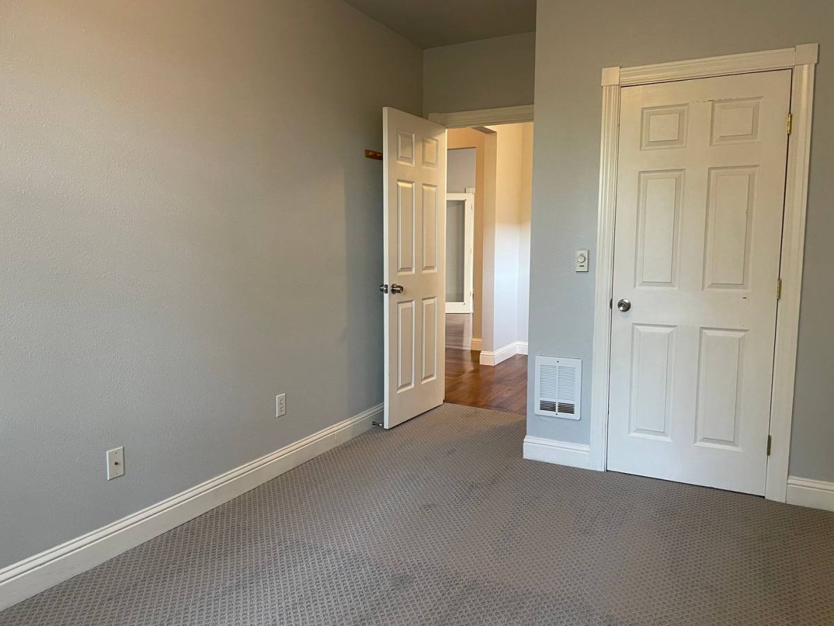 Apartment for rent at 1614 Kauffman Ave, Vancouver, WA 98660
