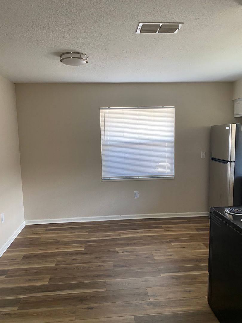 Apartment for rent at 907, 909, & 911 Locke St, Avon Park, FL 33825