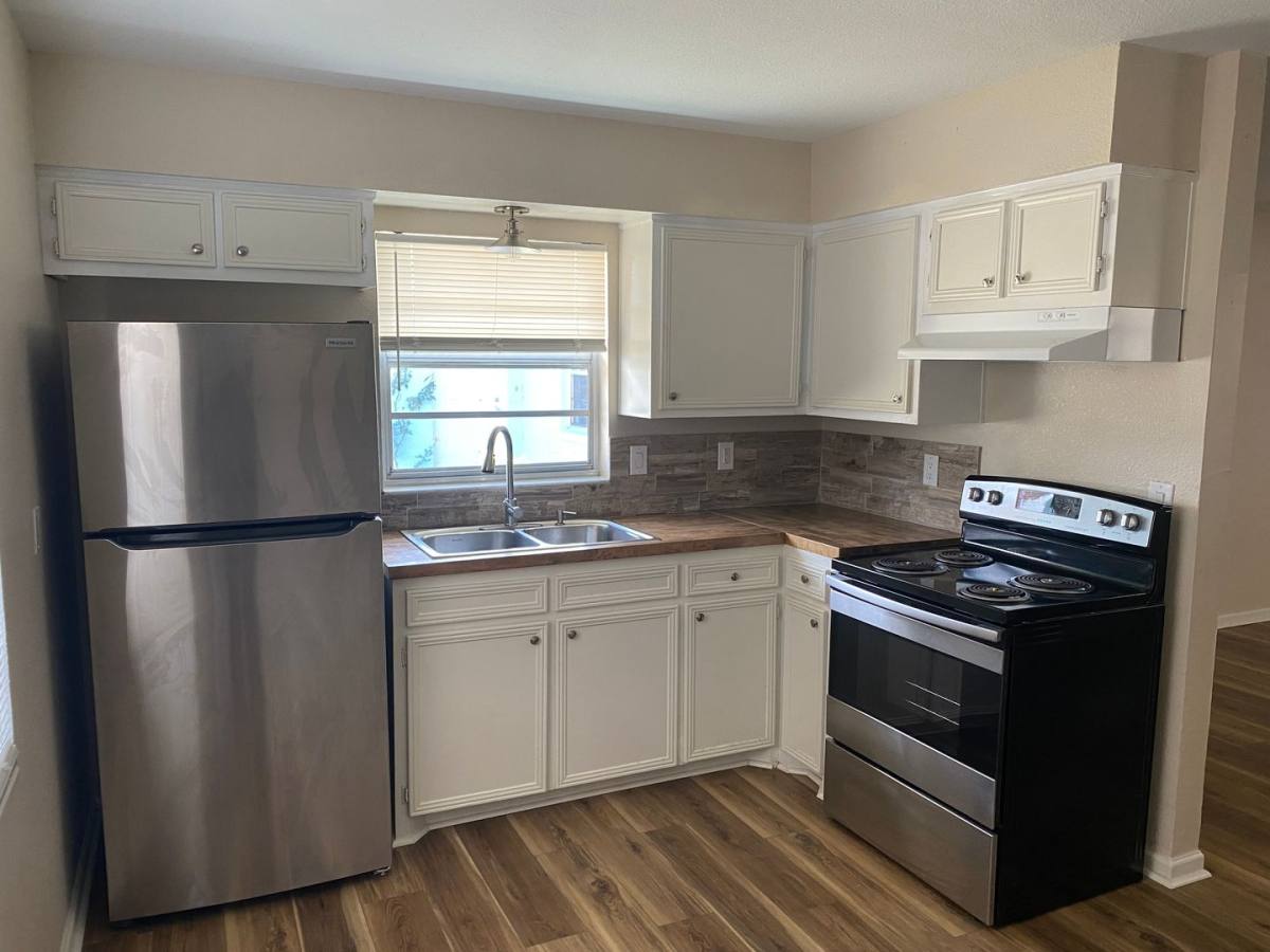Apartment for rent at 907, 909, & 911 Locke St, Avon Park, FL 33825