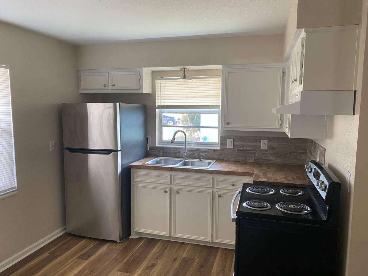 Apartment for rent at 907, 909, & 911 Locke St, Avon Park, FL 33825