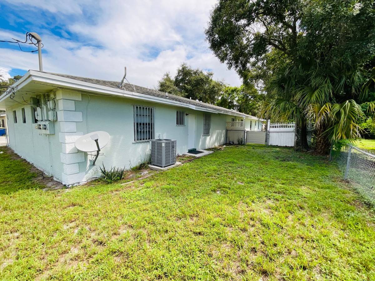 House for rent at 204 N 28th St, Fort Pierce, FL 34947