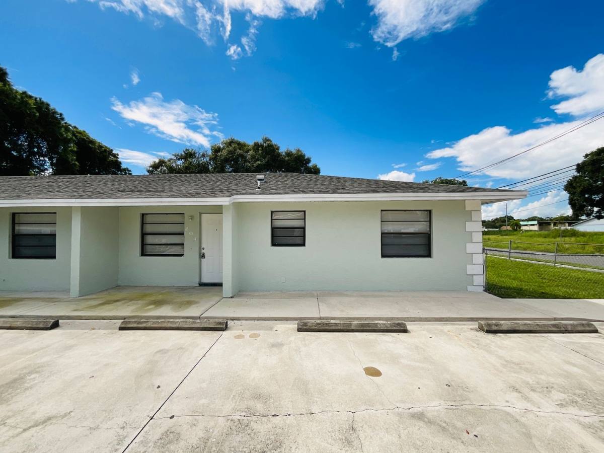 House for rent at 204 N 28th St, Fort Pierce, FL 34947