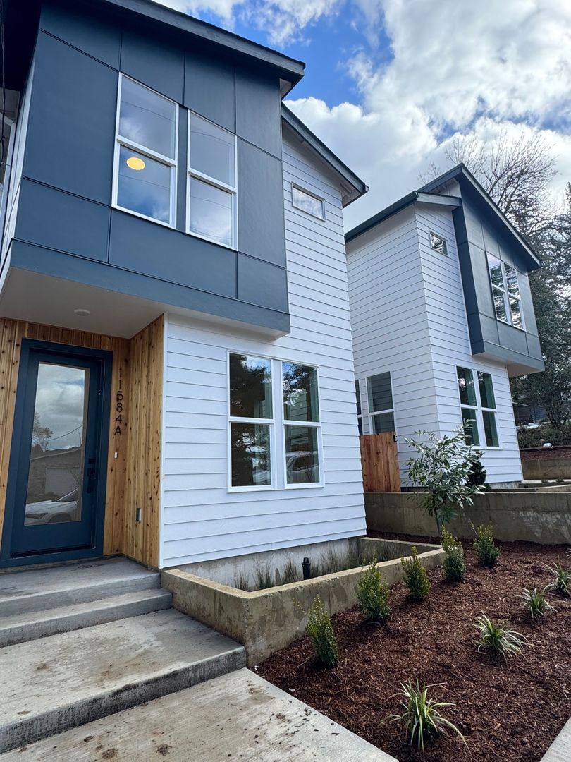 Apartment for rent at 11580 SW 47th Ave, Portland, OR 97219