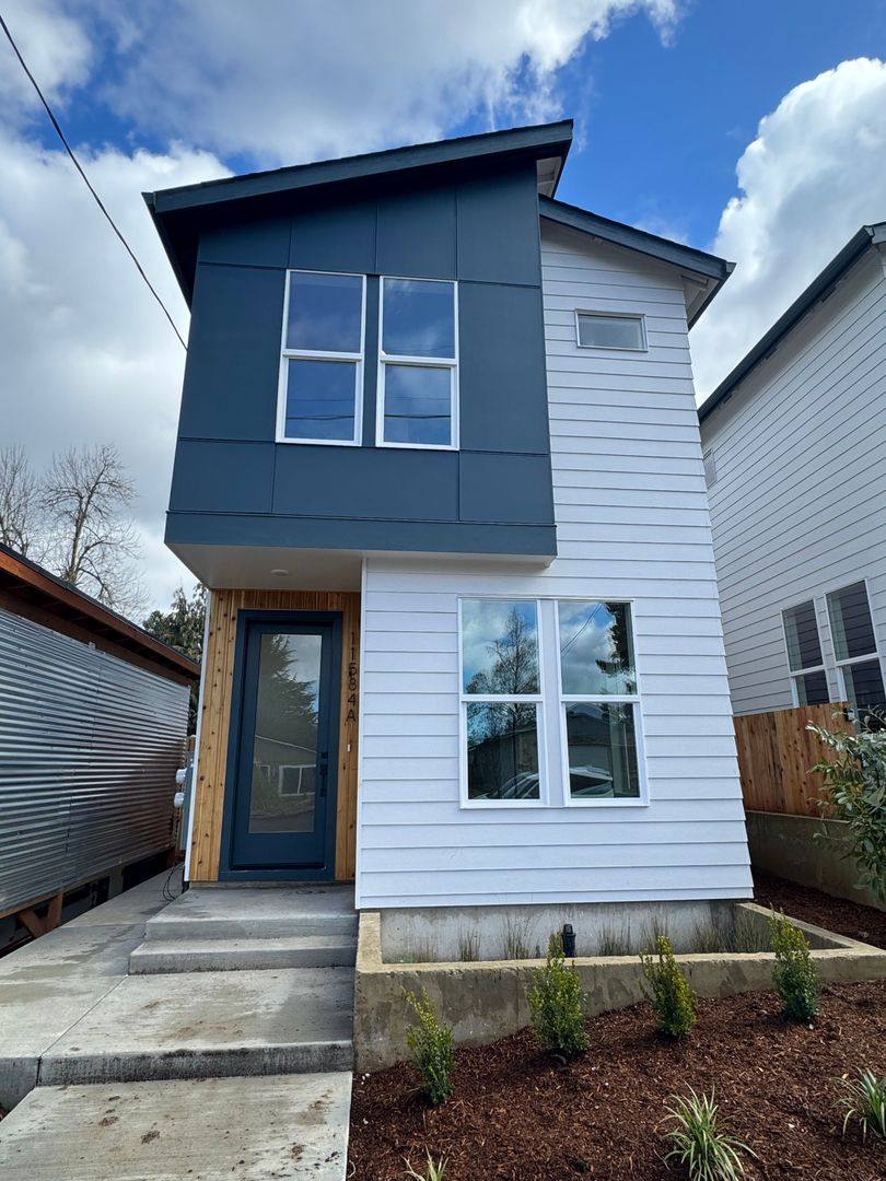 Apartment for rent at 11580 SW 47th Ave, Portland, OR 97219