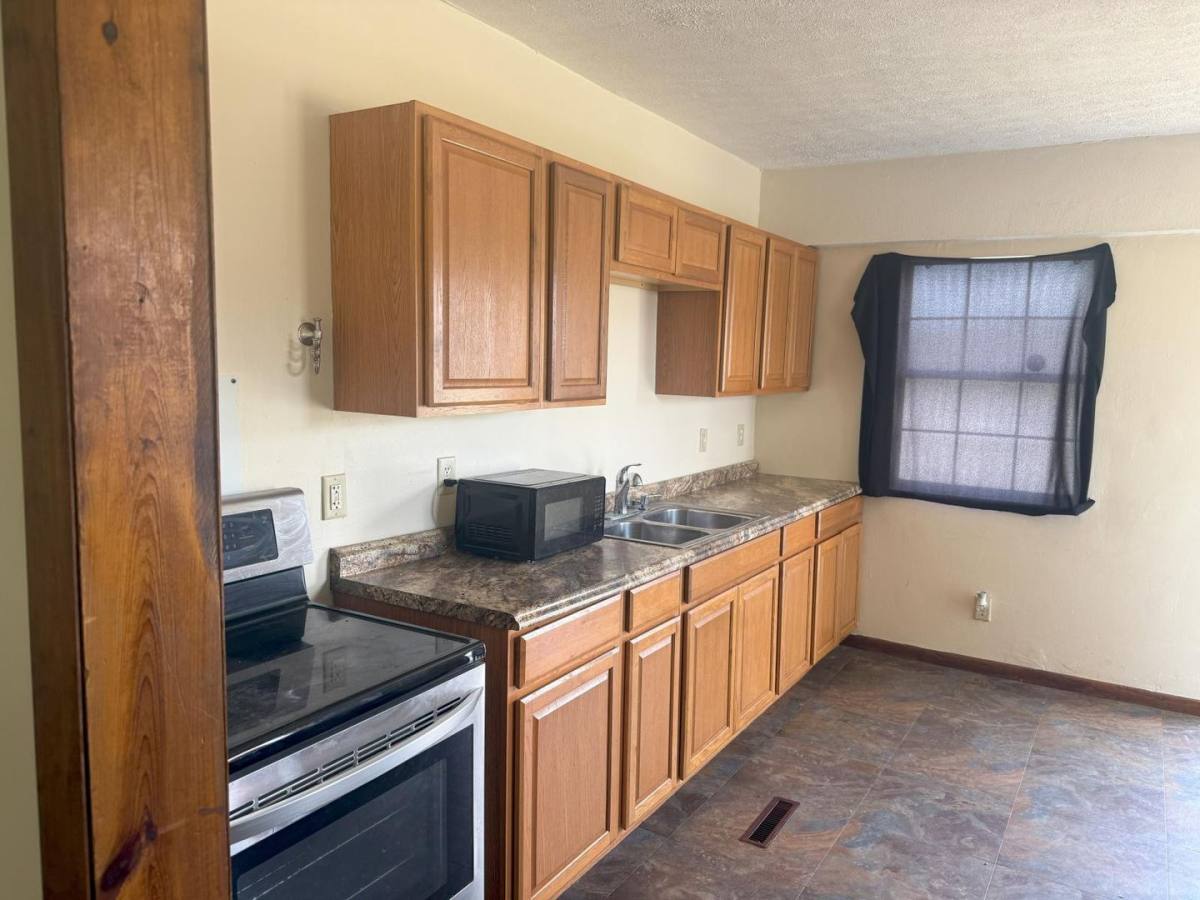 Apartment for rent at 91 N Buena Vista St #A, Newark, OH 43055