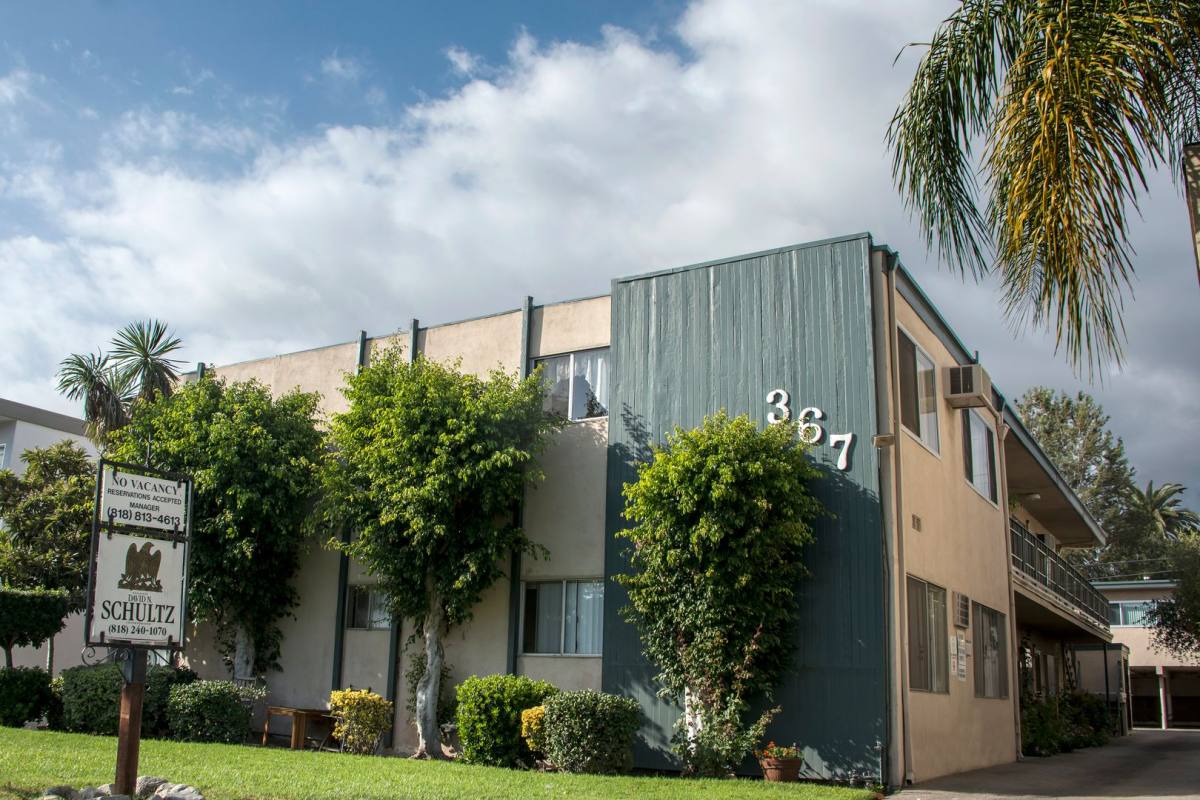 Apartment for rent at 367 W Lexington Dr, Glendale, CA 91203