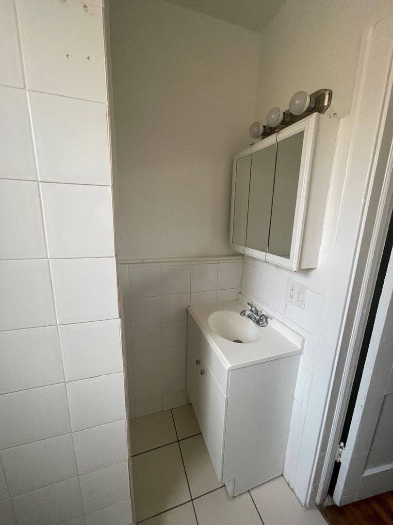 Apartment for rent at 1556 Polk St, Hollywood, FL 33020