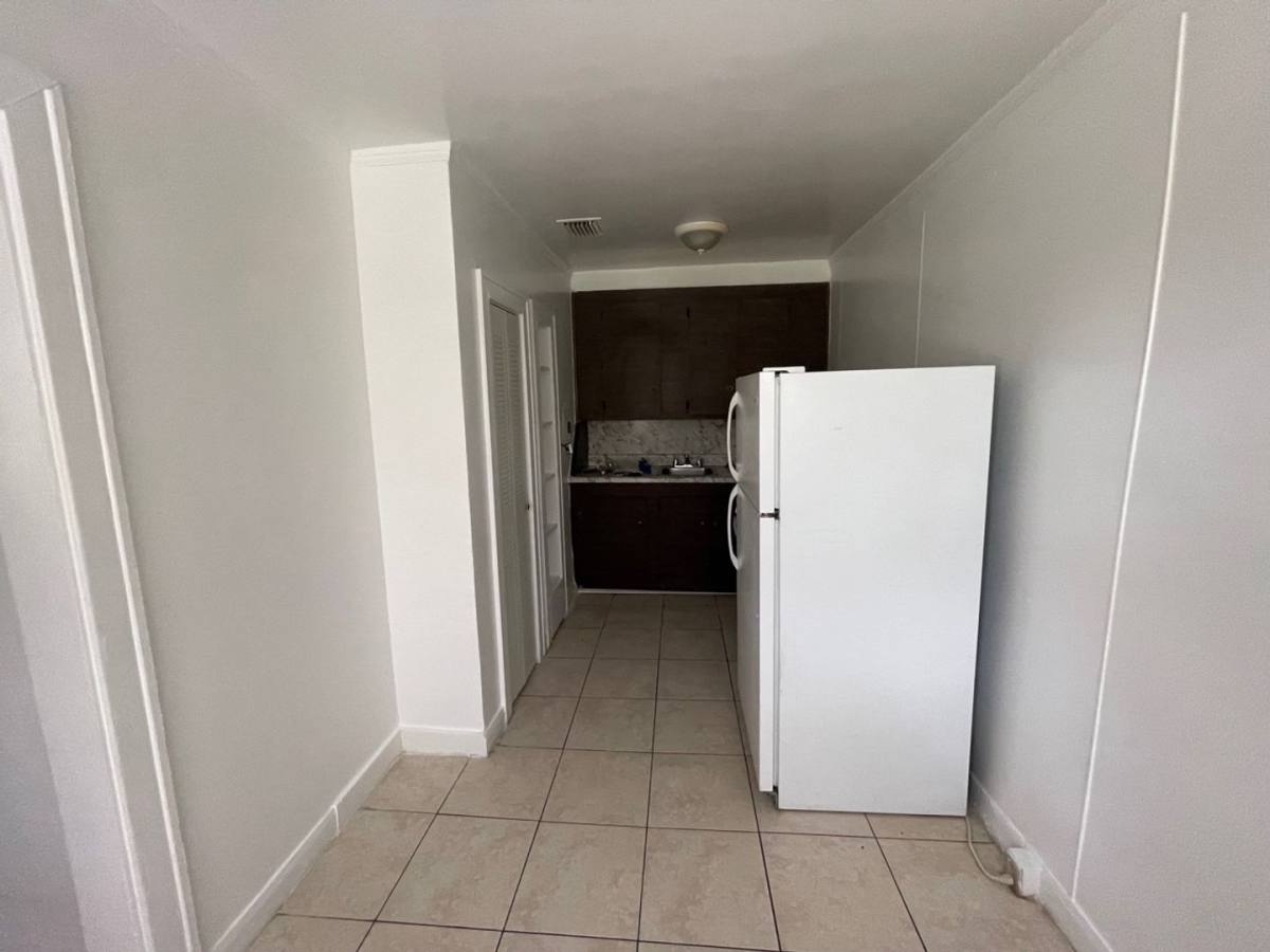Apartment for rent at 1556 Polk St, Hollywood, FL 33020