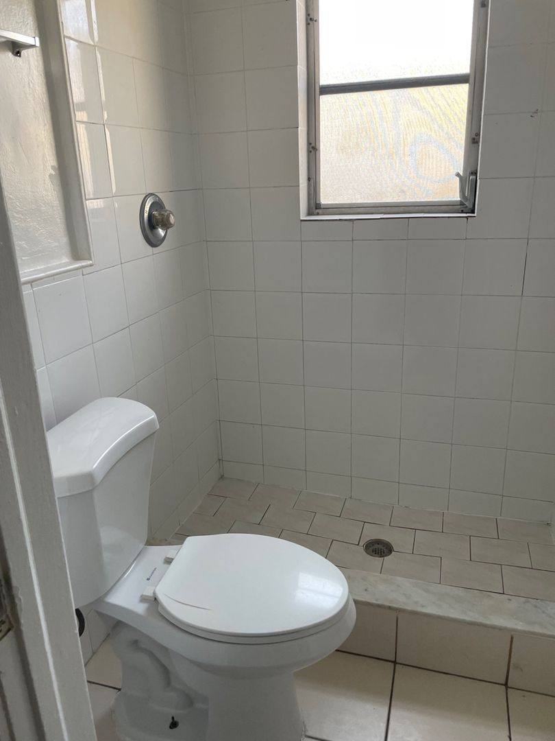 Apartment for rent at 1556 Polk St, Hollywood, FL 33020