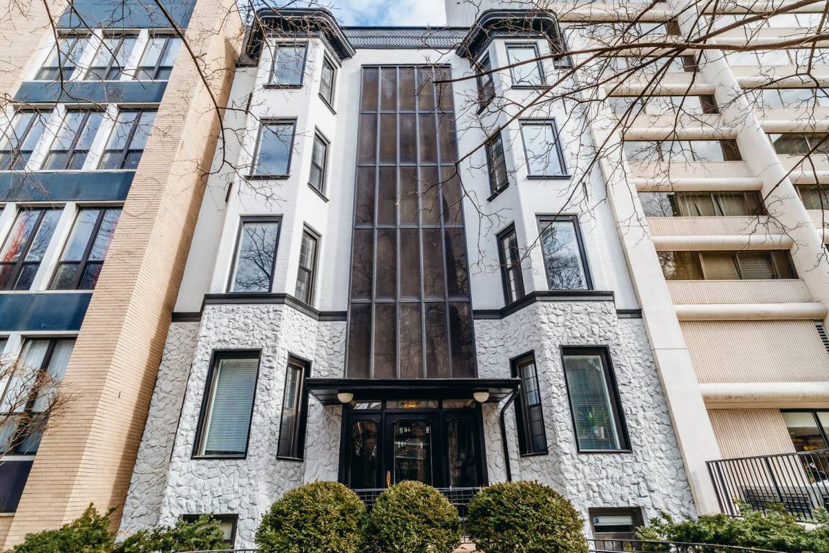 Apartment for rent at 1421 N Dearborn St, Chicago, IL 60610