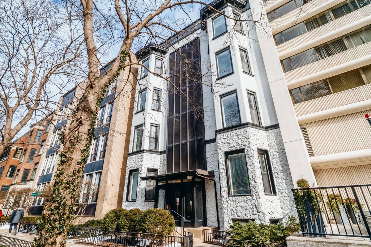Apartment for rent at 1421 N Dearborn St, Chicago, IL 60610