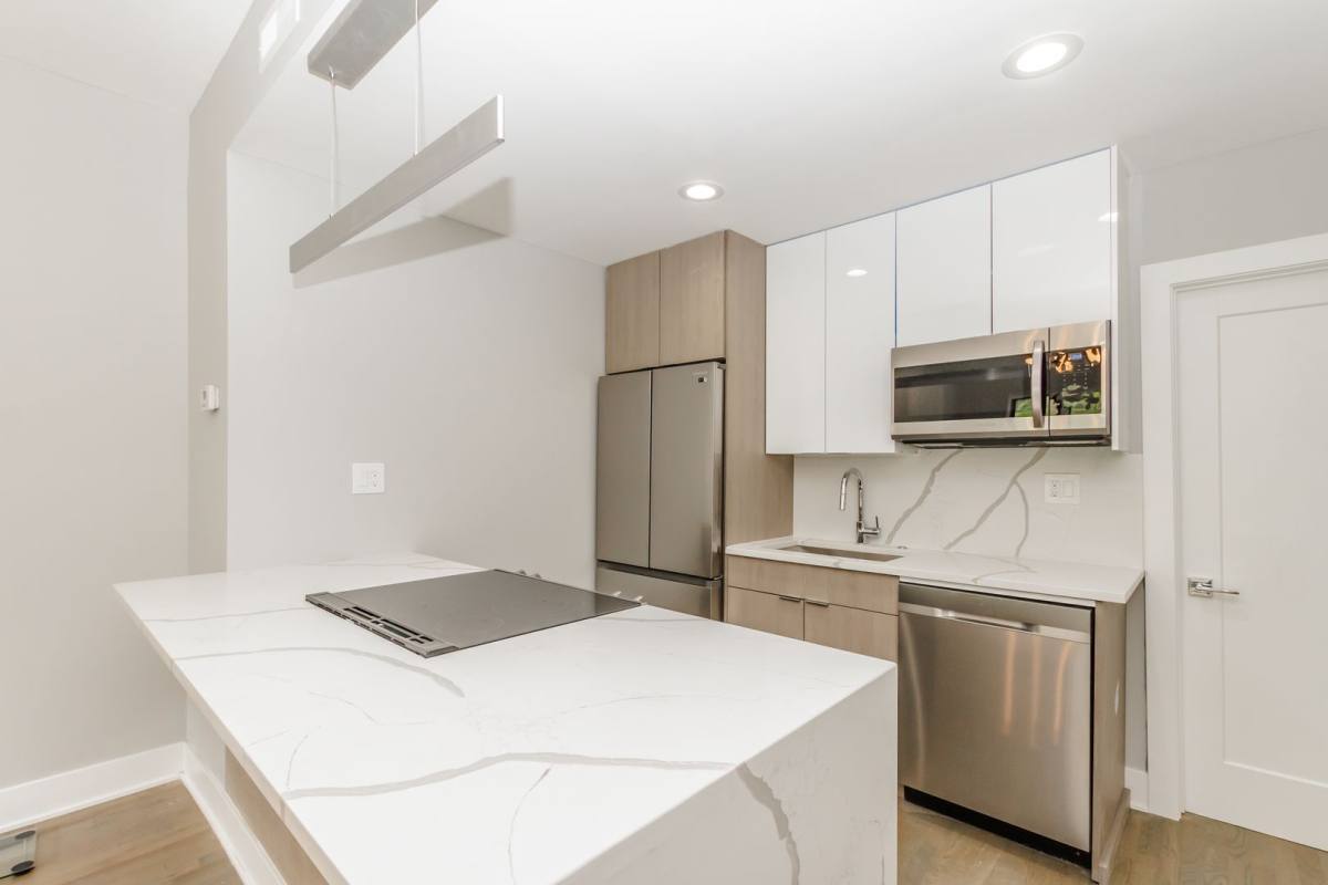 Apartment for rent at 1421 N Dearborn St, Chicago, IL 60610