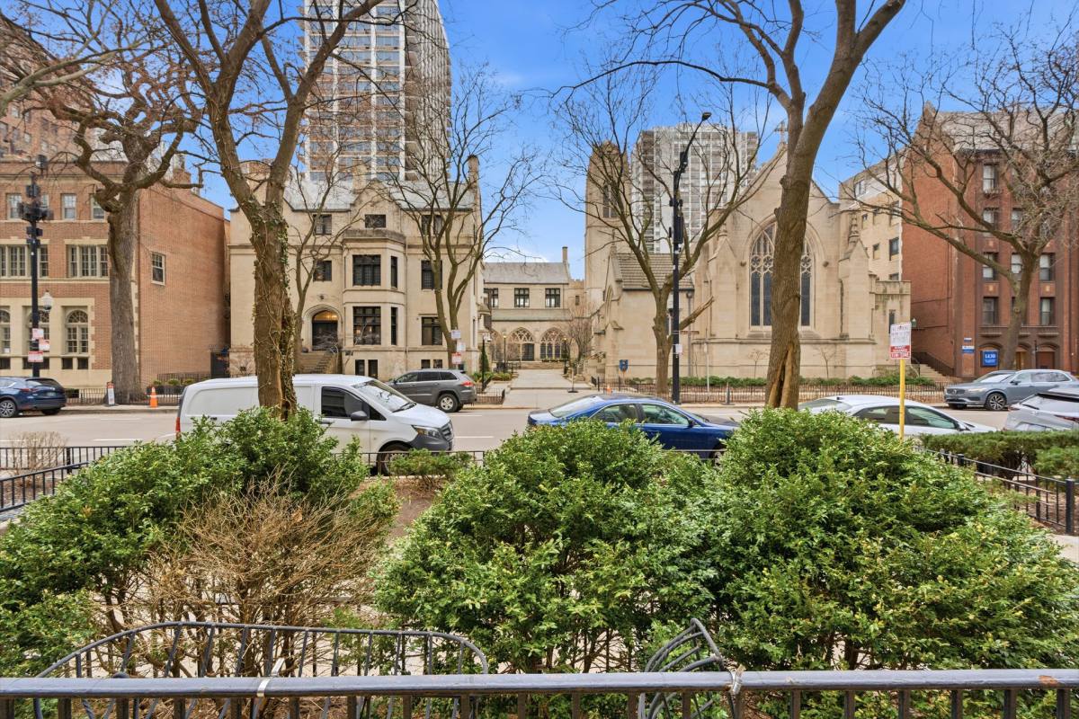 Apartment for rent at 1421 N Dearborn St, Chicago, IL 60610