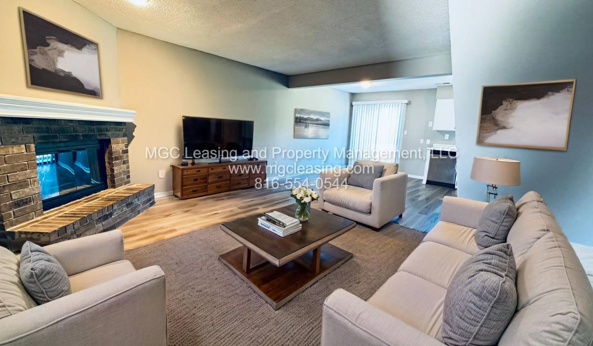 Apartment for rent at 2121 Highridge Dr, Pleasant Hill, MO 64080