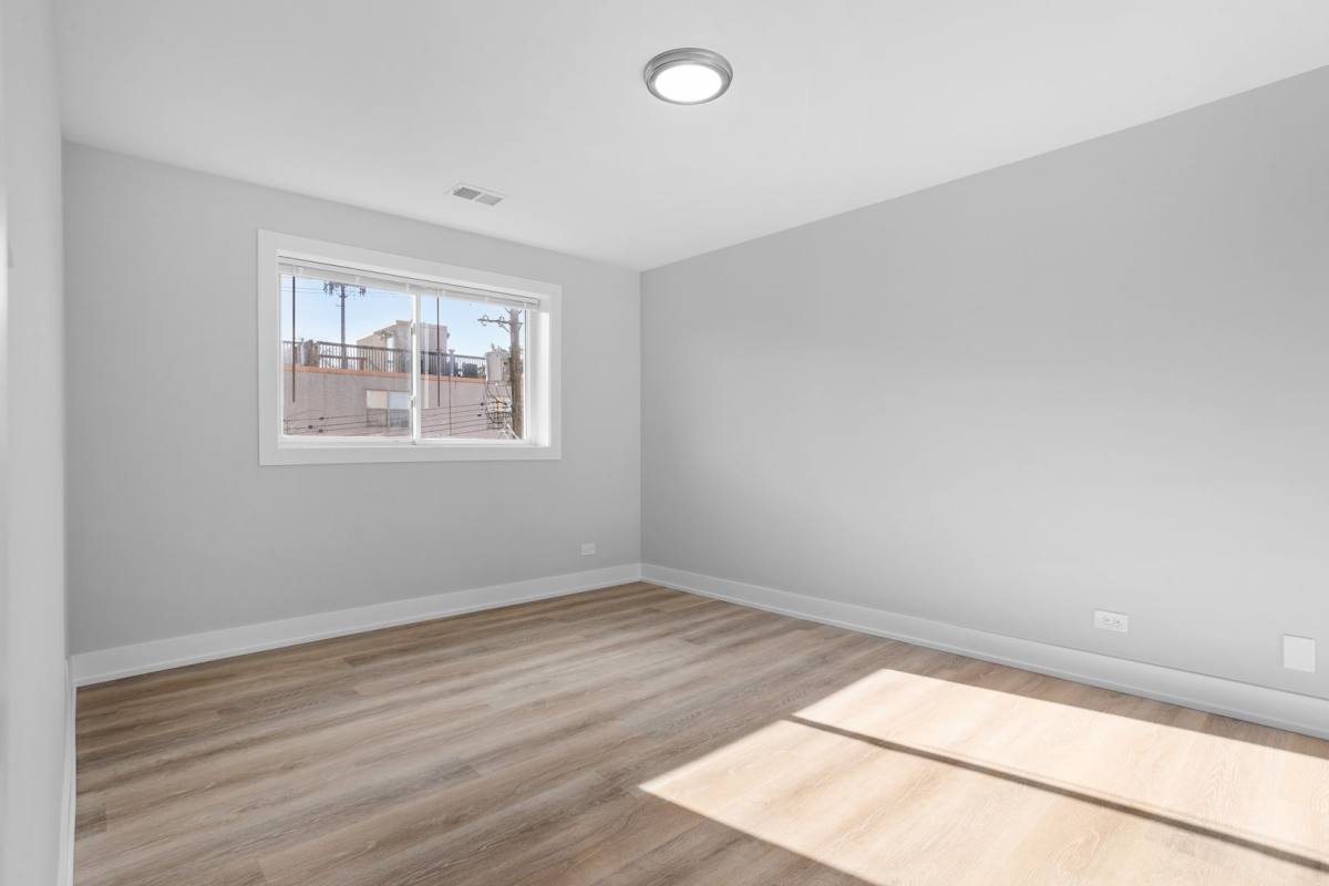 Apartment for rent at 2333 W Lunt, Chicago, IL 60645