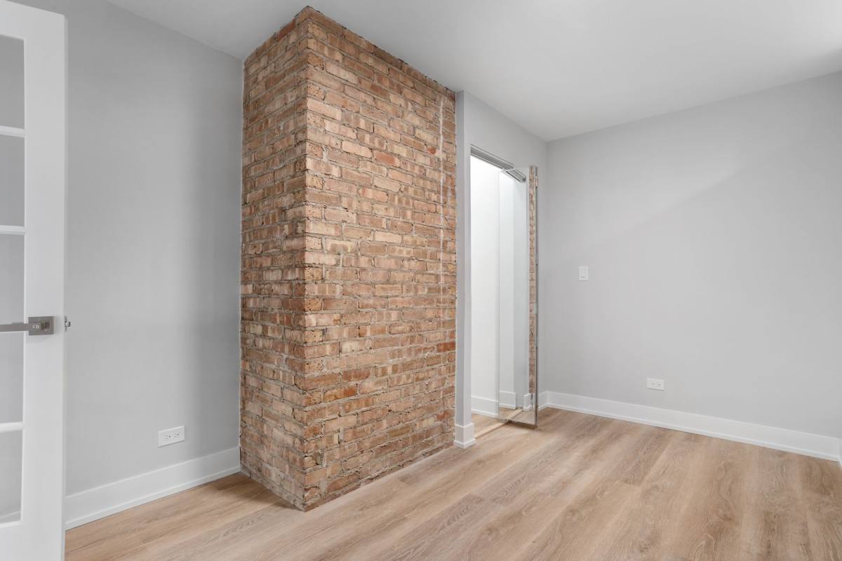 Apartment for rent at 2333 W Lunt, Chicago, IL 60645