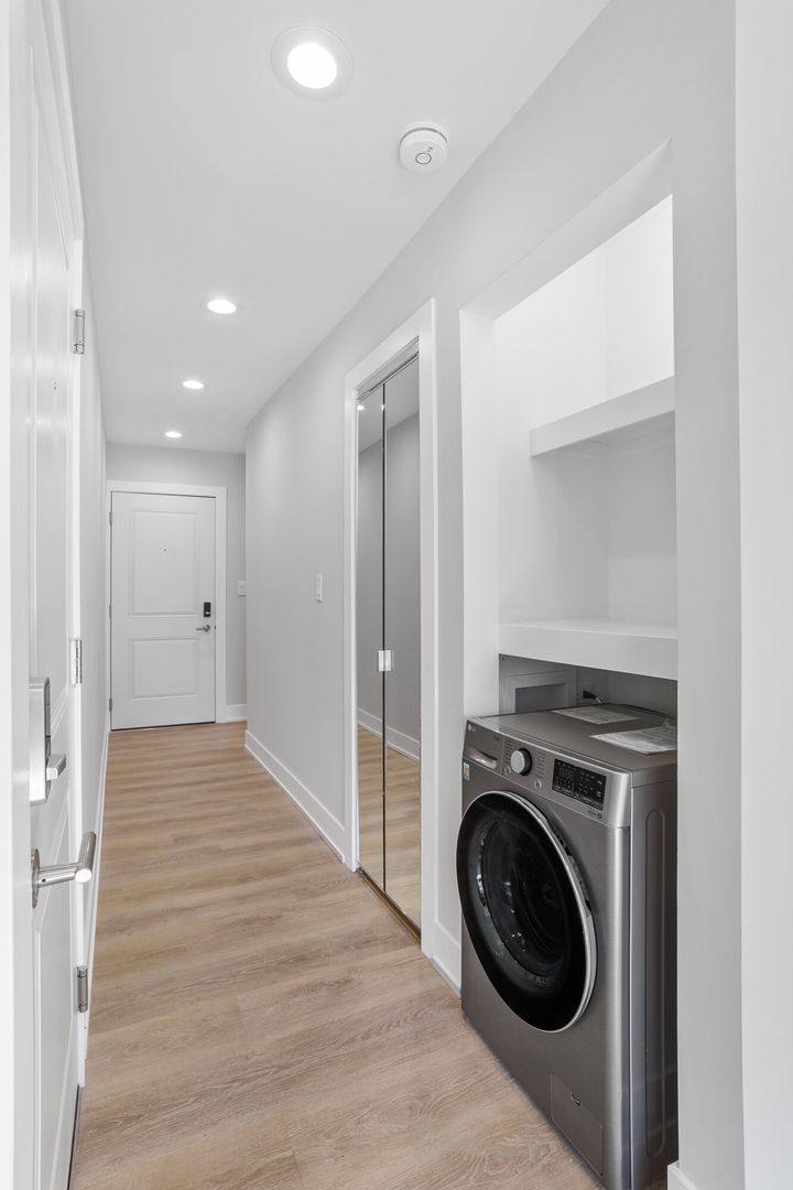 Apartment for rent at 2333 W Lunt, Chicago, IL 60645
