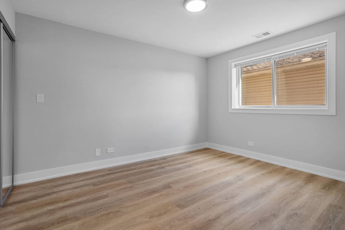 Apartment for rent at 2333 W Lunt, Chicago, IL 60645