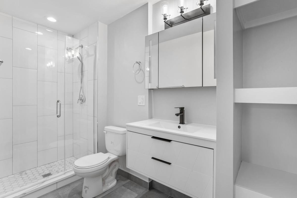 Apartment for rent at 2333 W Lunt, Chicago, IL 60645