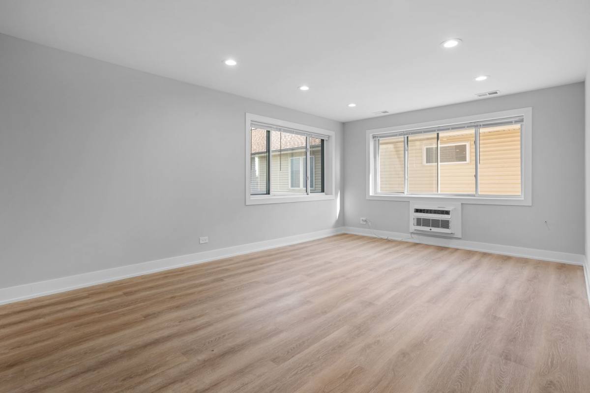 Apartment for rent at 2333 W Lunt, Chicago, IL 60645