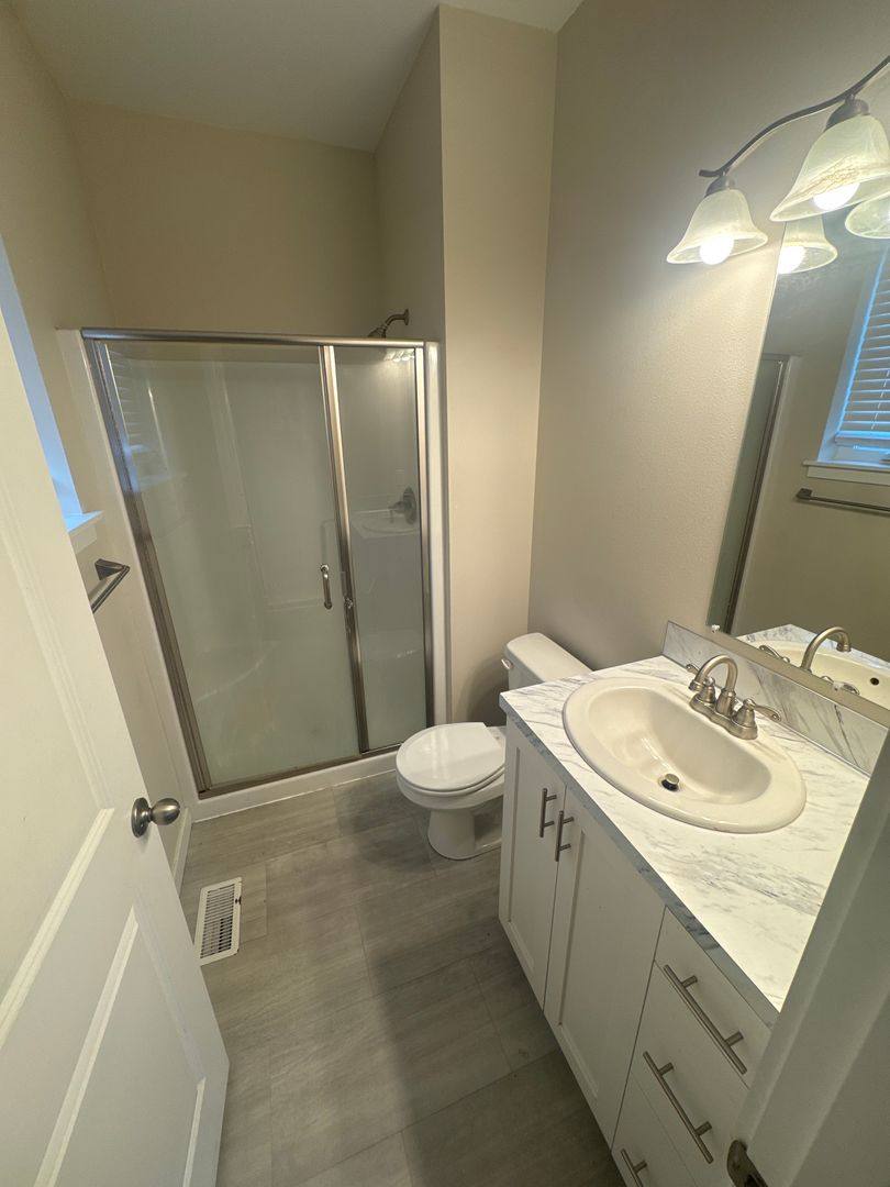 Apartment for rent at 1413 Hardcastle Ave, Woodburn, OR 97071