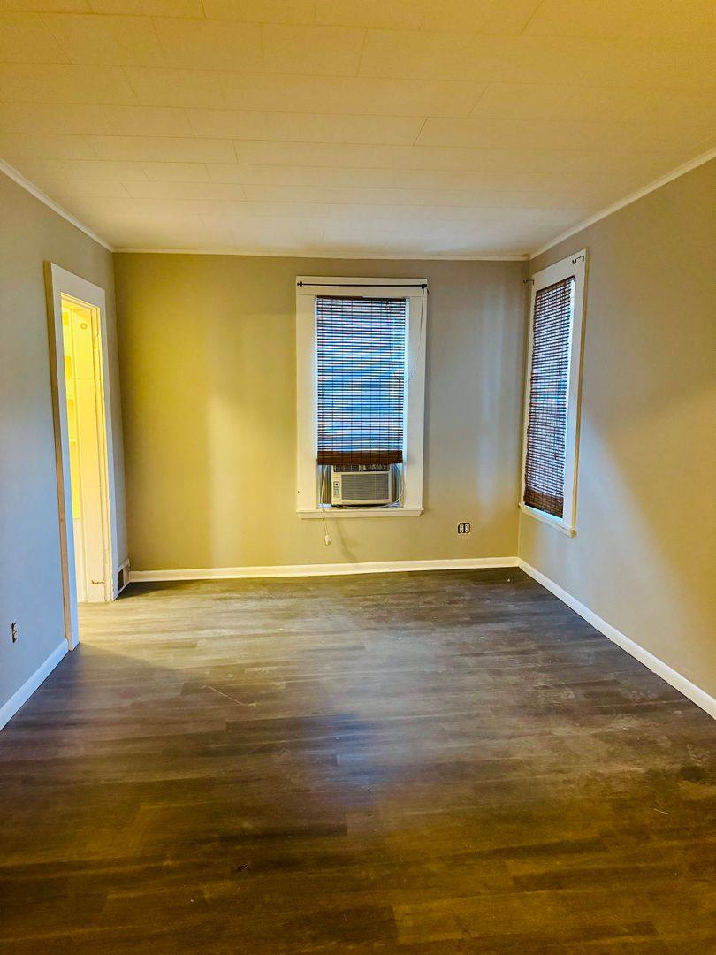 Apartment for rent at 253 W 17th St, Dubuque, IA 52001