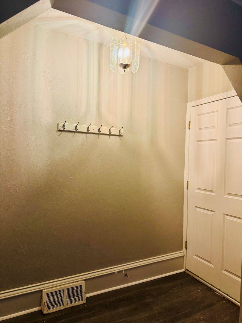 Apartment for rent at 253 W 17th St, Dubuque, IA 52001