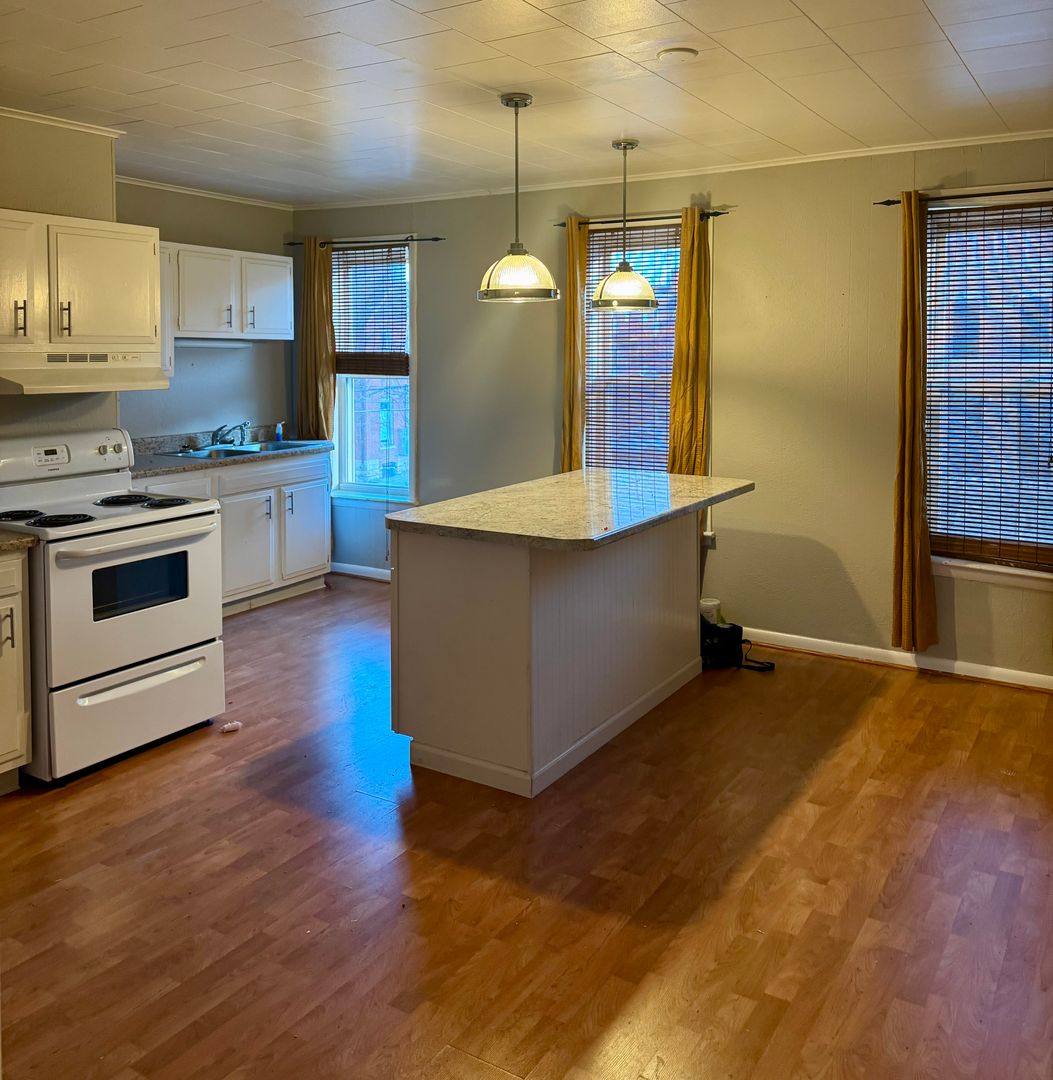 Apartment for rent at 253 W 17th St, Dubuque, IA 52001