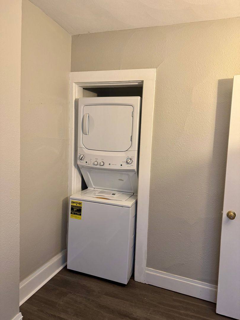 Apartment for rent at 253 W 17th St, Dubuque, IA 52001