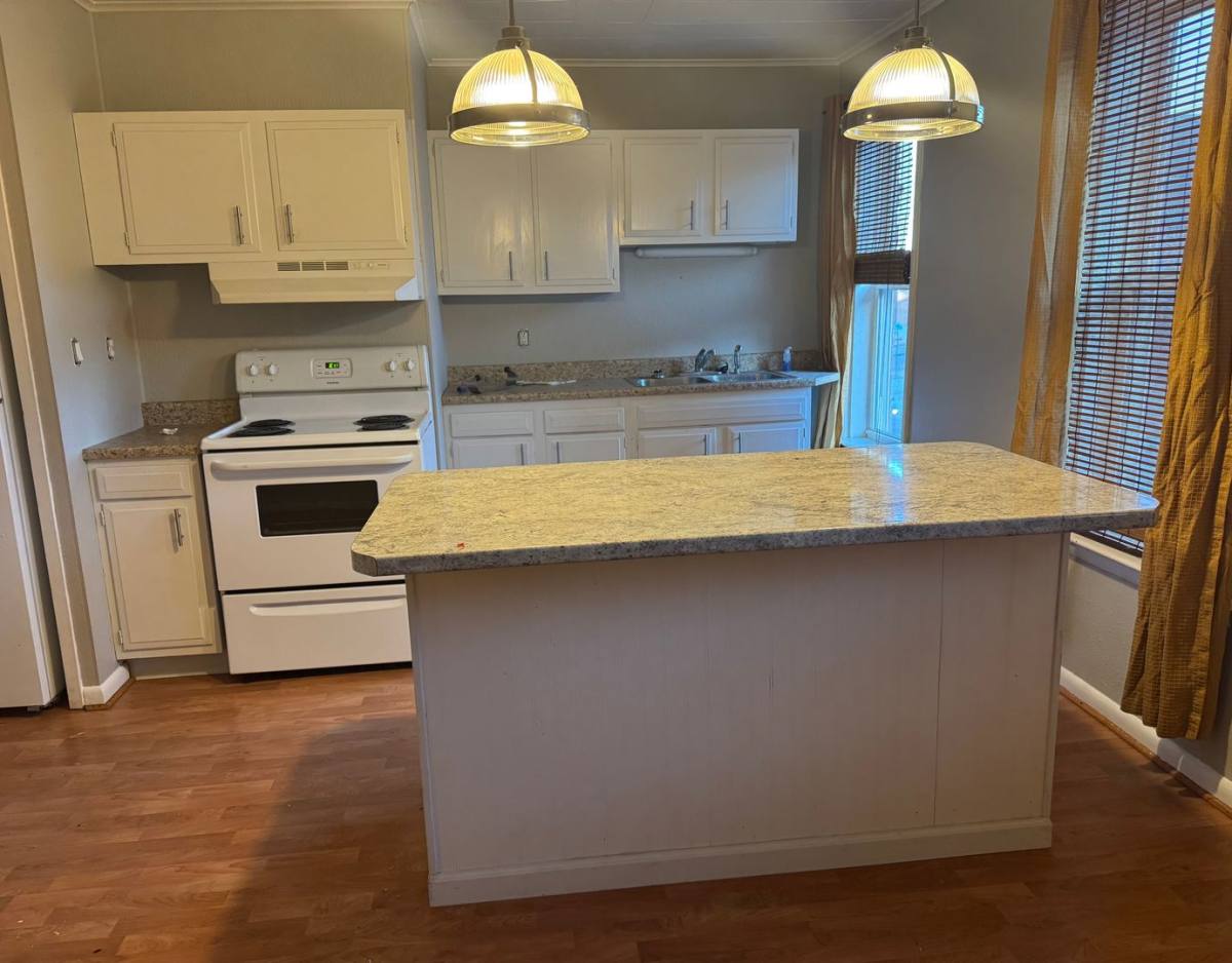 Apartment for rent at 253 W 17th St, Dubuque, IA 52001