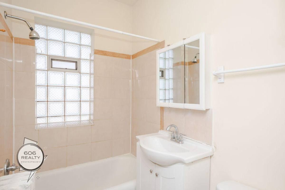 Apartment for rent at 6500 W Cermak Rd, Berwyn, IL 60402