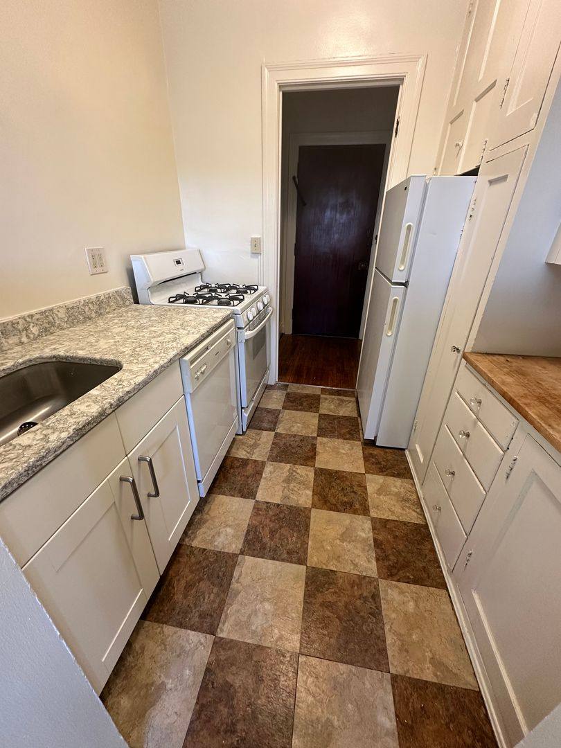 Apartment for rent at 267 Oxford St, Rochester, NY 14607