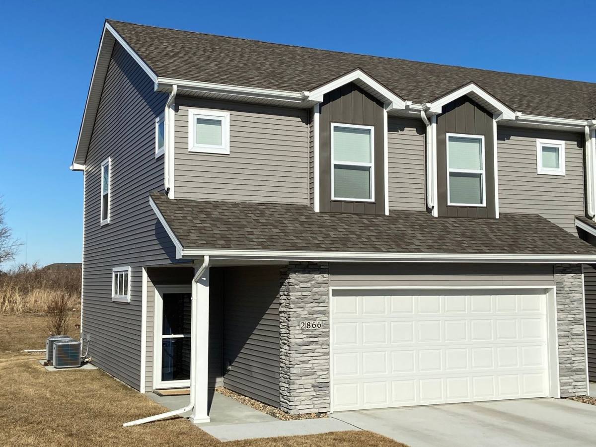 Townhouse for rent at 2866 NW Penny Lane, Ankeny, IA 50023
