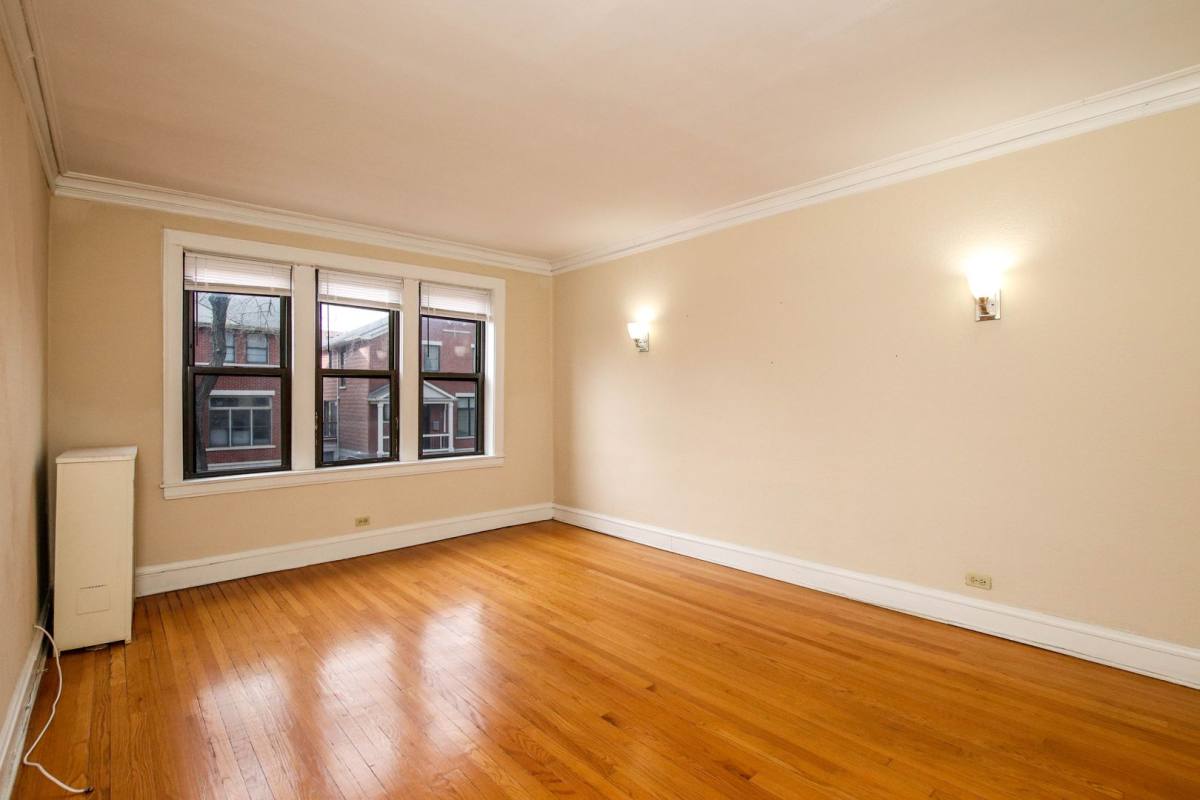 Apartment for rent at 1623-25 W Grace St, Chicago, IL 60613